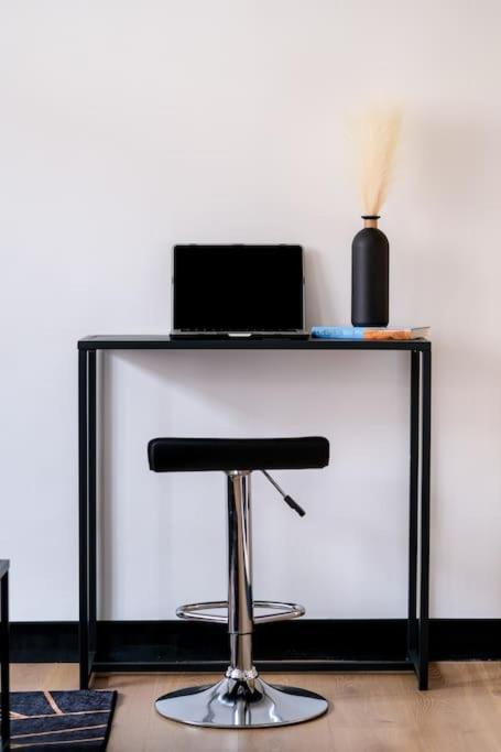 Le Black & White - 10 Min Orly, 3 Min Gare Juvisy Apartment Ати-Мон Екстериор снимка