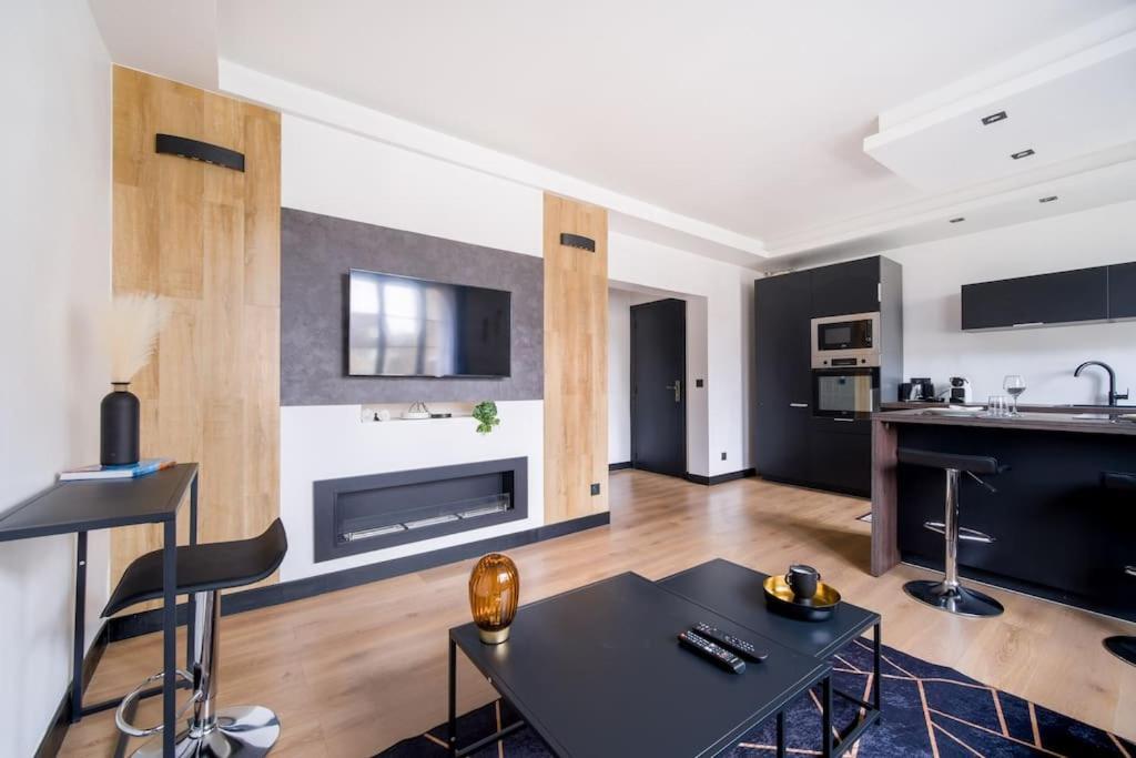 Le Black & White - 10 Min Orly, 3 Min Gare Juvisy Apartment Ати-Мон Екстериор снимка